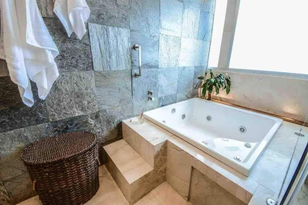 Fancy In Heart Of Polanco// 6 Guest Apartment *